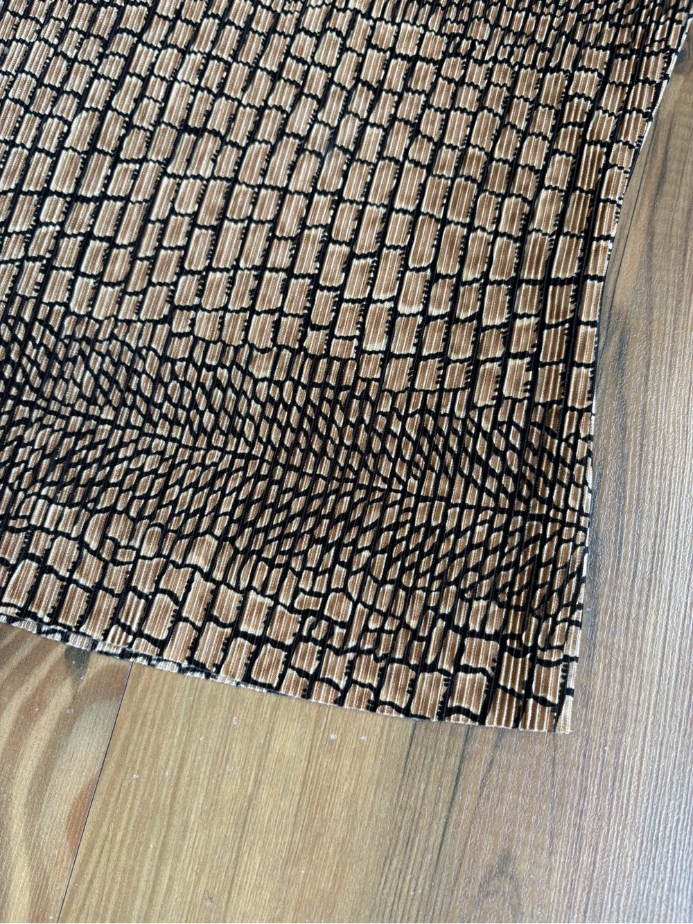 Sleeveless Patterned crinkle Tank Top - Picture 3 of 4